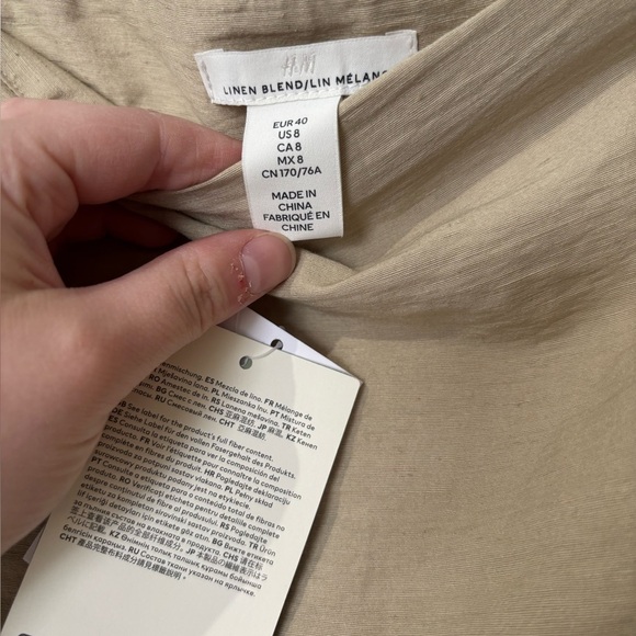 🎉4/30$🎉 H&M NWT Beige Linen-Blend Mini Skirt - Size 8 - Picture 3 of 6